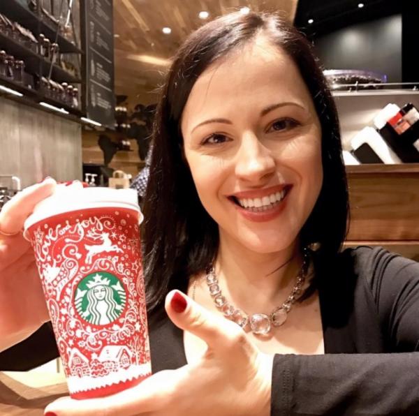Праздничный дизайн чашек Starbucks разработала украинка (ФОТО)