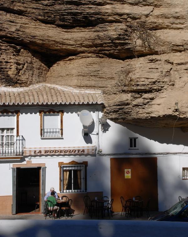 Сетениль де лас Бодегас – город в скале (ФОТО)