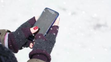 Почему iPhone быстро разряжается на холоде?