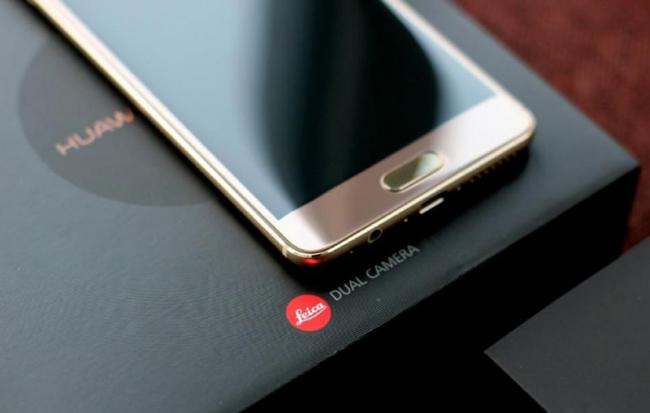 Huawei представила новый флагман с изогнутым дисплеем (ФОТО)