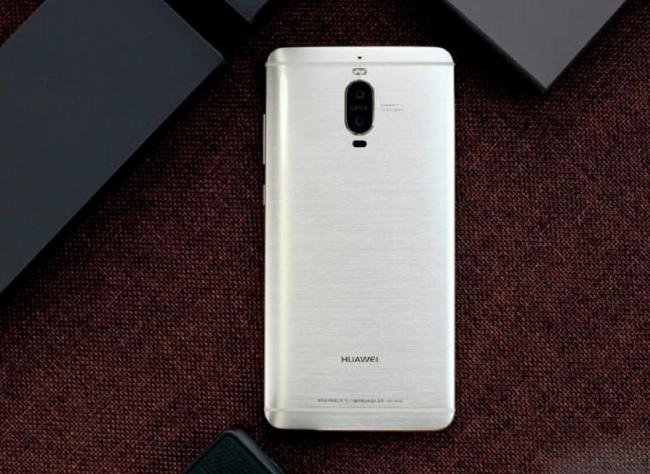 Huawei представила новый флагман с изогнутым дисплеем (ФОТО)