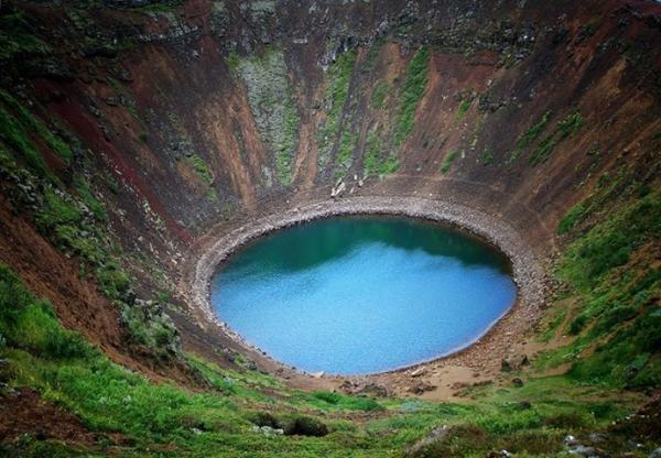 “Золотое кольцо”: необычное озеро Керид в Исландии (ФОТО)