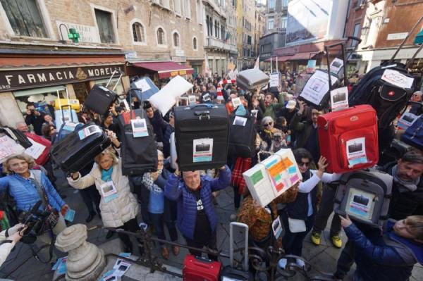 В Венеции прошел марш против туристов (ФОТО)