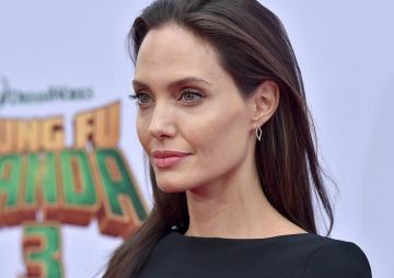 Анджелина Джоли впервые вышла в свет после разрыва с Брэдом Питтом