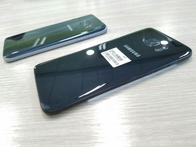 В Сети появились «живые» снимки Samsung Galaxy S7 в цвете Jet Black (ФОТО)