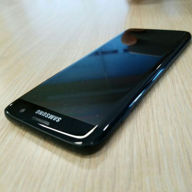 В Сети появились «живые» снимки Samsung Galaxy S7 в цвете Jet Black (ФОТО)