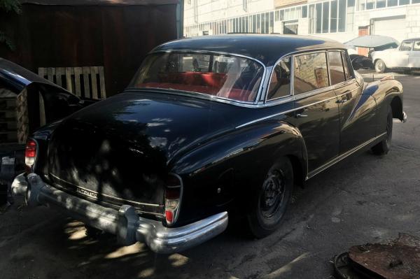 Неожиданная находка: в Киеве обнаружили редчайший автомобиль Mercedes-Benz (ФОТО)