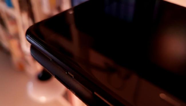 Samsung готовит еще один смартфон в цвете Jet Black (ФОТО)