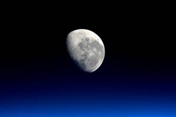 Древняя Луна содержала огромное количество воды, – ученые