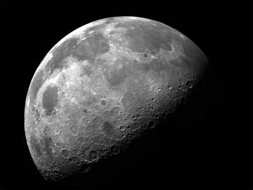 Вода находилась внутри Луны во время её формирования - ученые