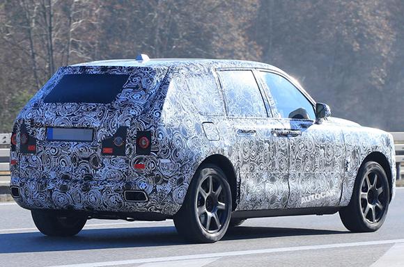 В Сеть попали шпионские снимки первого внедорожника в истории Rolls-Royce (ФОТО)
