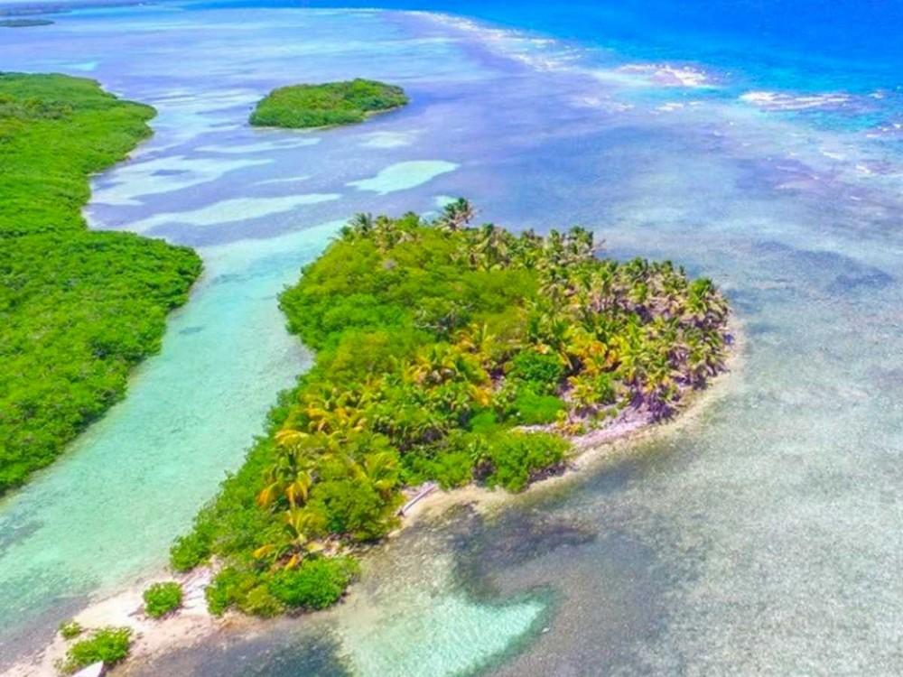 12 уединенных островов, которые можно купить прямо сейчас (ФОТО)