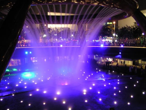 Творение человека: один из самых больших фонтанов в мире (ФОТО)