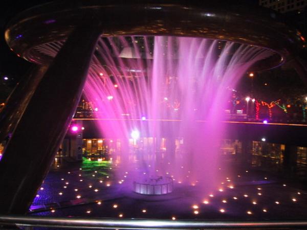 Творение человека: один из самых больших фонтанов в мире (ФОТО)