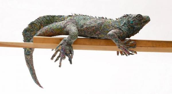 Японская художница создает поразительные скульптуры животных из старых газет (ФОТО)