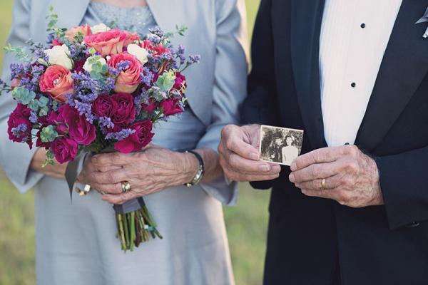 Пожилая пара провела свадебную фотосессию 70 лет спустя (ФОТО) Пожилая пара провела свадебную фотосессию 70 лет спустя (ФОТО)