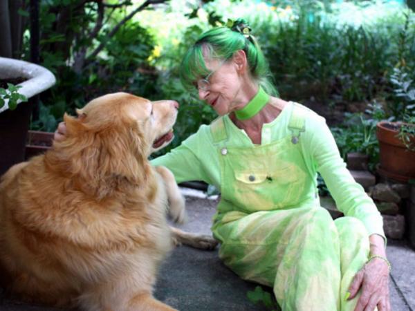 Зеленая леди из Бруклина: эксцентричная женщина, которая одевается исключительно в зеленый цвет (ФОТО)   