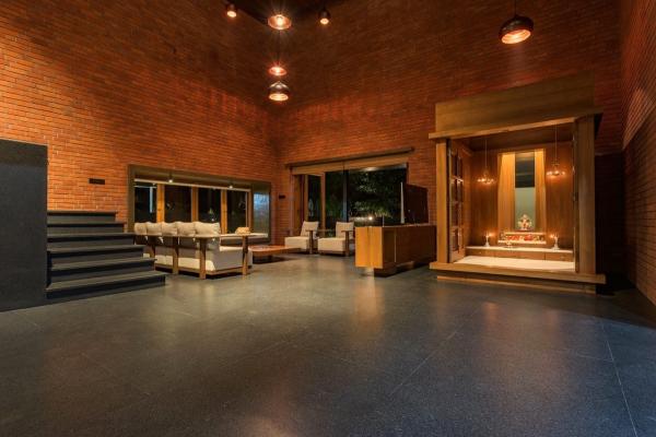 Мой дом - моя крепость: массивное кирпичное жилище в Индии (ФОТО)