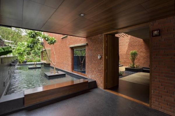 Мой дом - моя крепость: массивное кирпичное жилище в Индии (ФОТО)