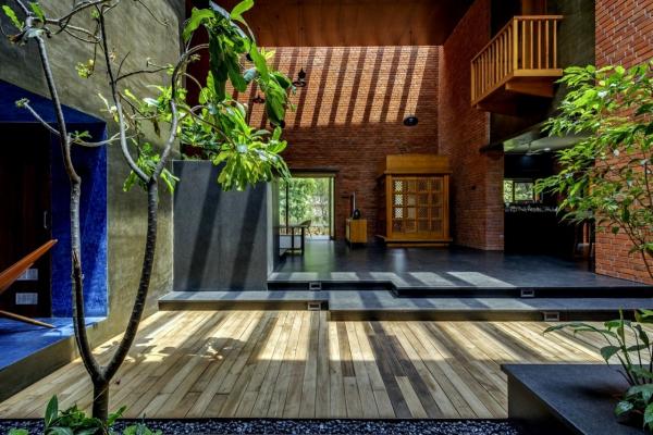 Мой дом - моя крепость: массивное кирпичное жилище в Индии (ФОТО)