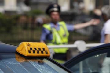 В Украине начнут борьбу с незаконными службами такси