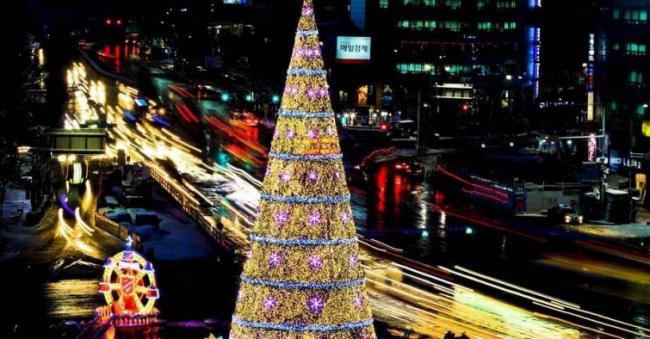Самые красивые и необычные рождественские ёлки со всего мира (ФОТО)