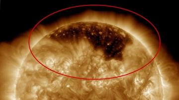 NASA: На Солнце образовалась огромная дыра (ВИДЕО)