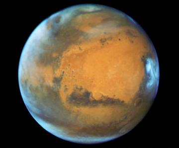 На спутнике Марса обнаружили базу инопланетян