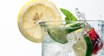 Кусочки лимона в напитках опасны для здоровья, – ученые