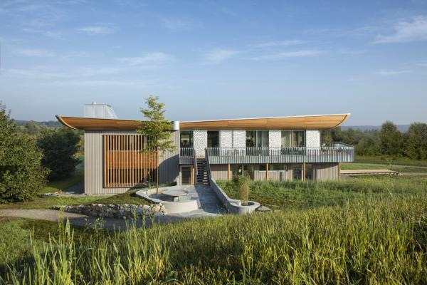 Утонченная форма и современный дизайн: высокотехнологичный деревянный дом в Германии (ФОТО)