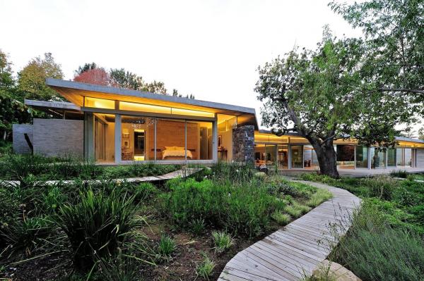 В гармонии с окружающей средой: эффектный частный дом в пригороде Кейптауна (ФОТО)