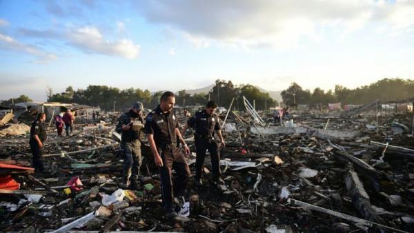 Жуткие последствия взрыва на рынке фейерверков в Мексике (ФОТО)