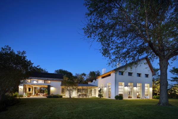 Сочетание уюта и строгости: просторная резиденция в американском штате Нью-Йорк (ФОТО)