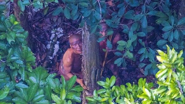 Бразильский фотограф обнаружил племя, которое никогда не контактировало с внешним миром (ФОТО)