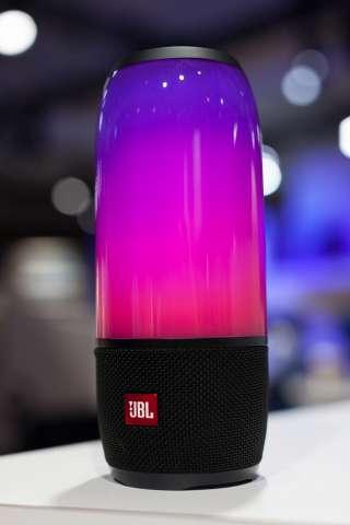 JBL Pulse 3 – новая колонка, которая красок в вашу любимую музыку (ФОТО)