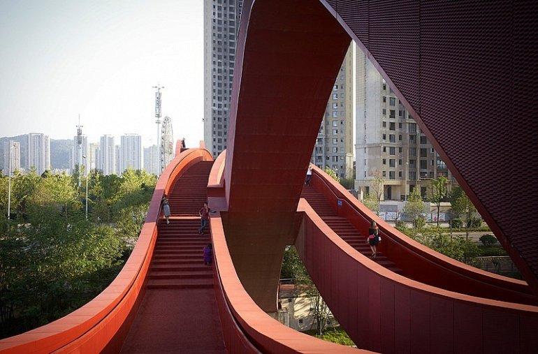 Узел Удачи - оригинальный мост над рекой Короля Драконов в Китае (ФОТО)
