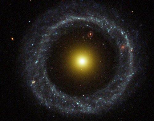 Астрономы обнаружили галактику абсолютно нового типа (ФОТО)