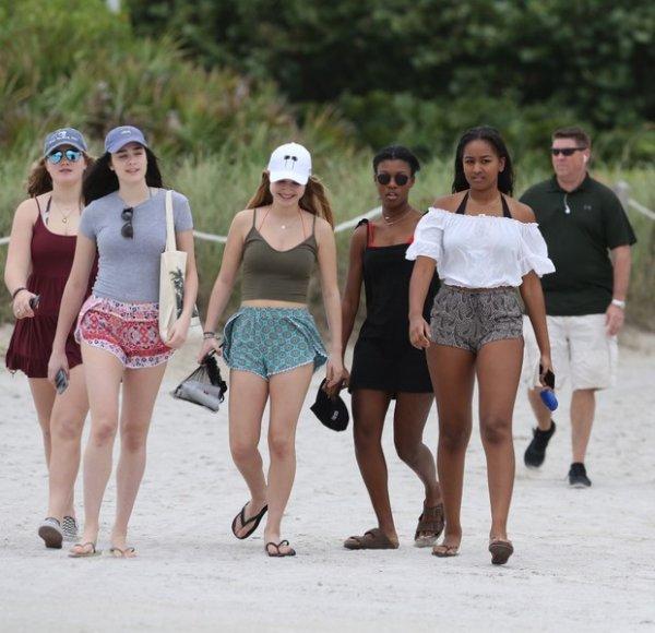 В Сеть просочились снимки дочери Барака Обамы на пляже Майами (ФОТО)