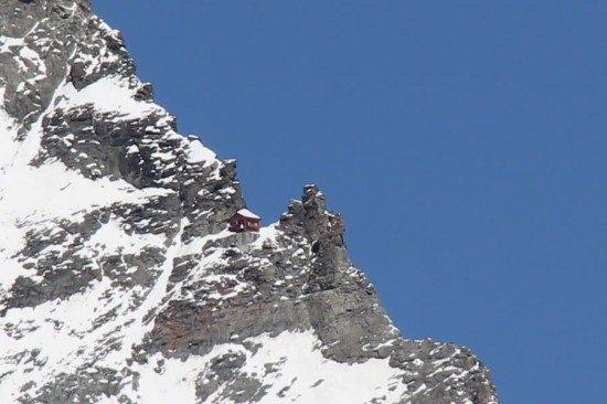 15 экстремальных домов, построенных в необычных местах (ФОТО)