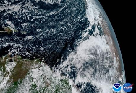 Новый спутник NASA сделал завораживающие снимки Земли (ФОТО)