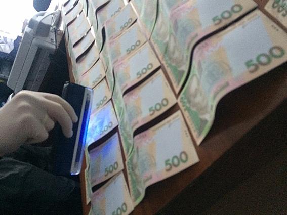 В Украине погорел на взятке очередной чиновник (ФОТО)