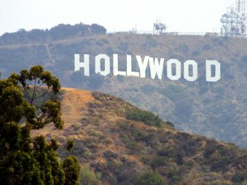 В новогоднюю ночь была изменена надпись Hollywood