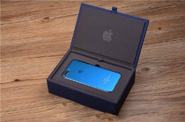 В Сети появились снимки  iPhone 7 в цвете Blue Shade (ФОТО)