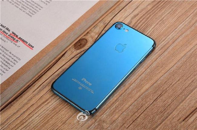 В Сети появились снимки  iPhone 7 в цвете Blue Shade (ФОТО)