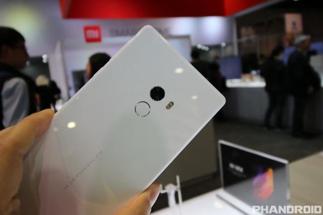 В Лас-Вегасе представили белый Xiaomi Mi Mix (ФОТО)