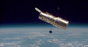  Телескоп «Хаббл» показал «перемешанную палитру» цветов в глубоком космосе (ФОТО)