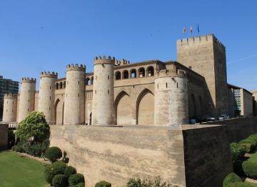 Дворец Альхаферия - одно из лучших сооружений мавританского периода в Испании