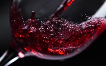Как меняется реакция людей после одного, двух и трех бокалов вина (ФОТО)