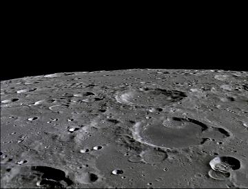 На Луне обнаружили гигантский позвоночник неизвестного существа (ФОТО)
