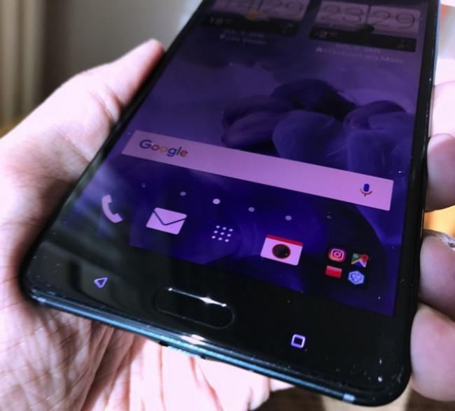 Новый флагман HTC засветился в Сети за день до официальной презентации (ФОТО)